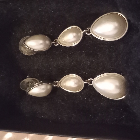 EUC MACY'S beautiful Silver And Pearl Dangle Teardrop earrings. - Picture 1 of 4